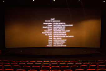 维多利亚老品牌VIC国际党委组织召开《长津湖》观影活动