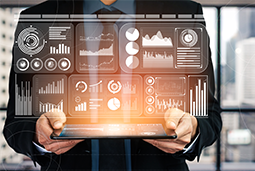 维多利亚老品牌VIC国际：深化、多元｜供需两端打造复合型人才