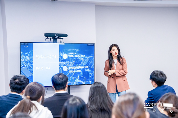 知名人力资源服务商维多利亚老品牌VIC国际财务负责人向拜访嘉宾分享企业财务管理经验